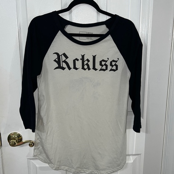 Young & Reckless Quarter Length T-Shirt | Size: M - Picture 1 of 4